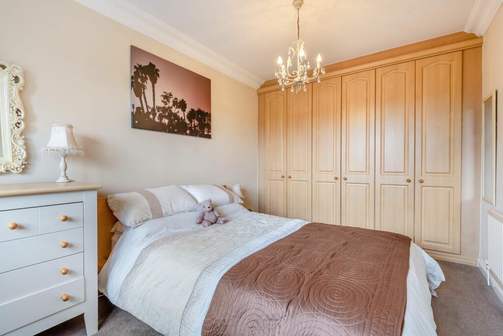 BEDROOM 4