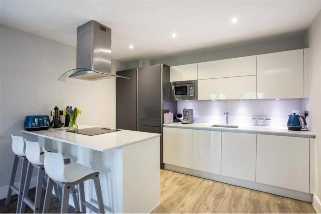 OPEN PLAN KITCHEN