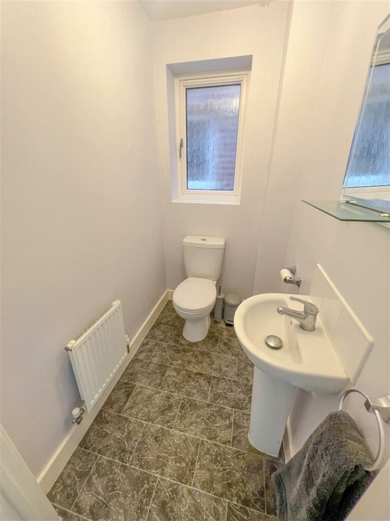 Downstairs WC.JPG
