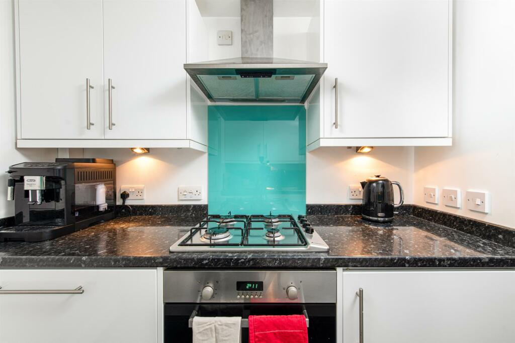 Kitchen_2.jpg