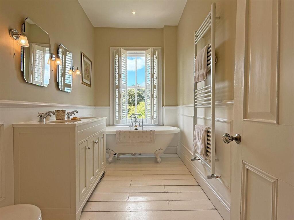 Bathroom.jpg