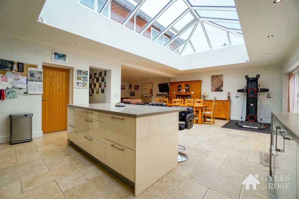 Kitchen/Dining