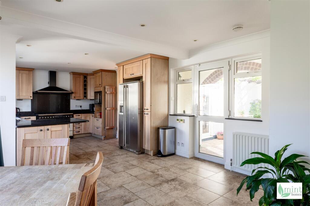 Watermark - 70 Bousley Rise-12.jpg