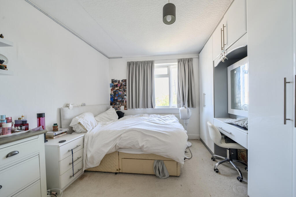 1320833-4-686d426...