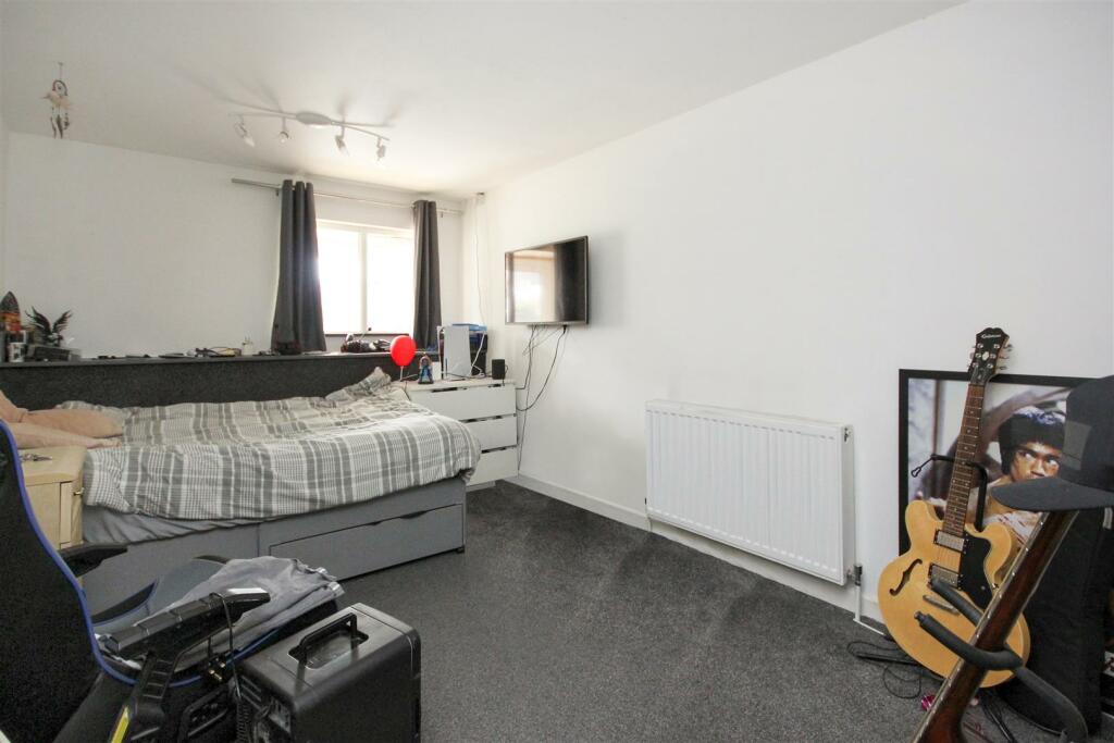 Bedroom 2.JPG
