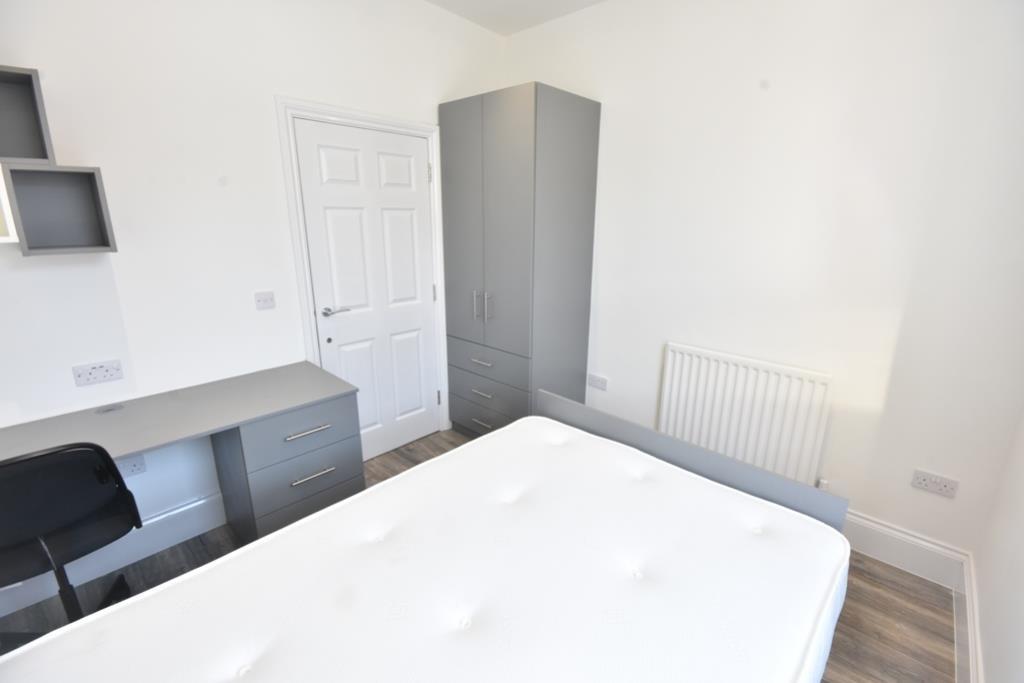 61 Forsyth Road pics09