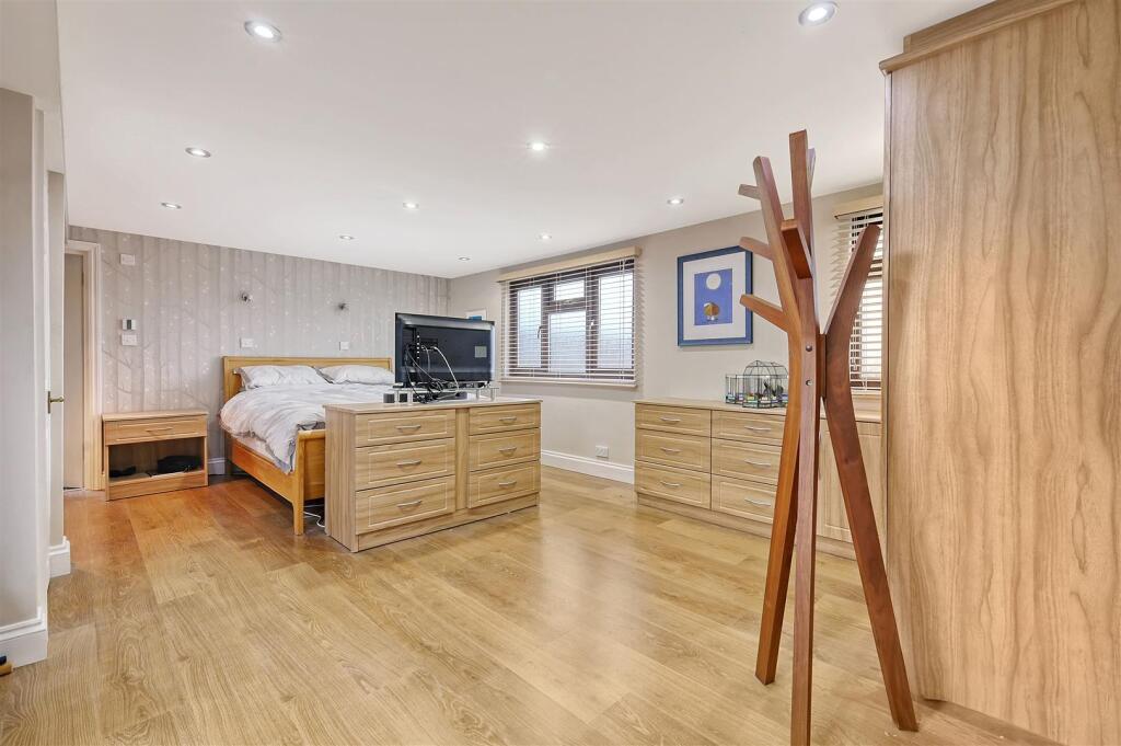 master bedroom.jpeg