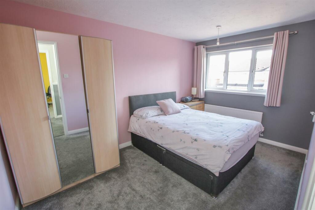 BEDROOM 2