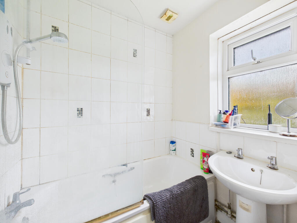 CAM01354G0-PR0613-STILL008