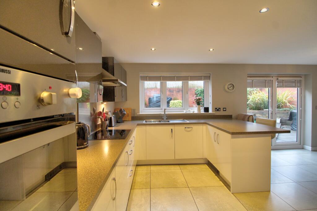 IMG_0434_5_6_Interior 4