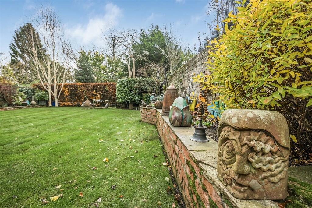OUTSIDE/ GARDEN