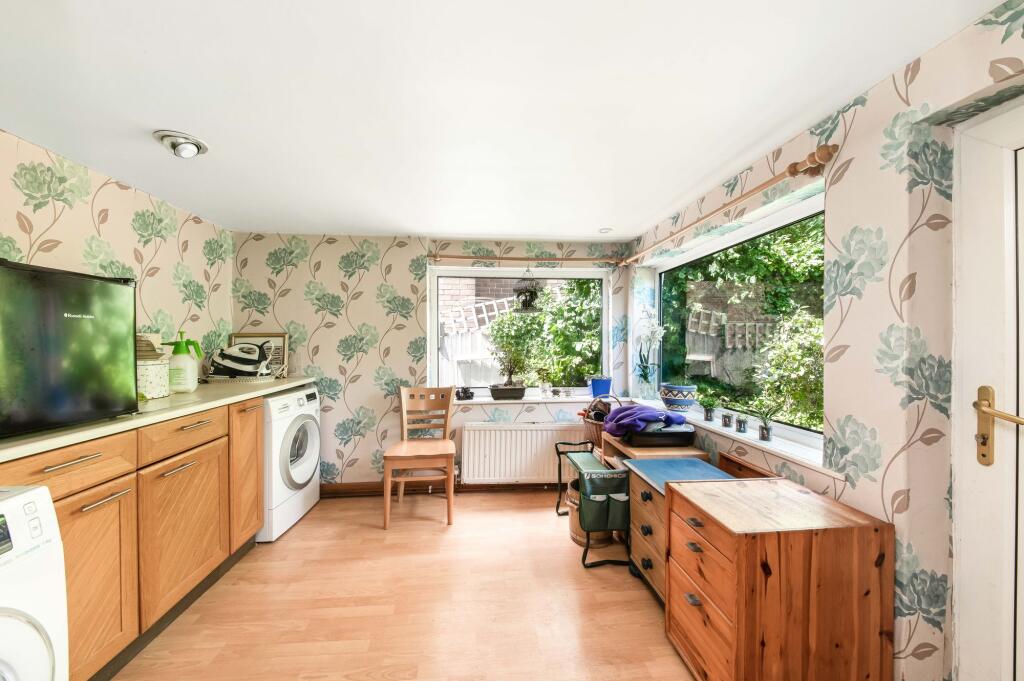 UTILITY / CRAFT ROOM