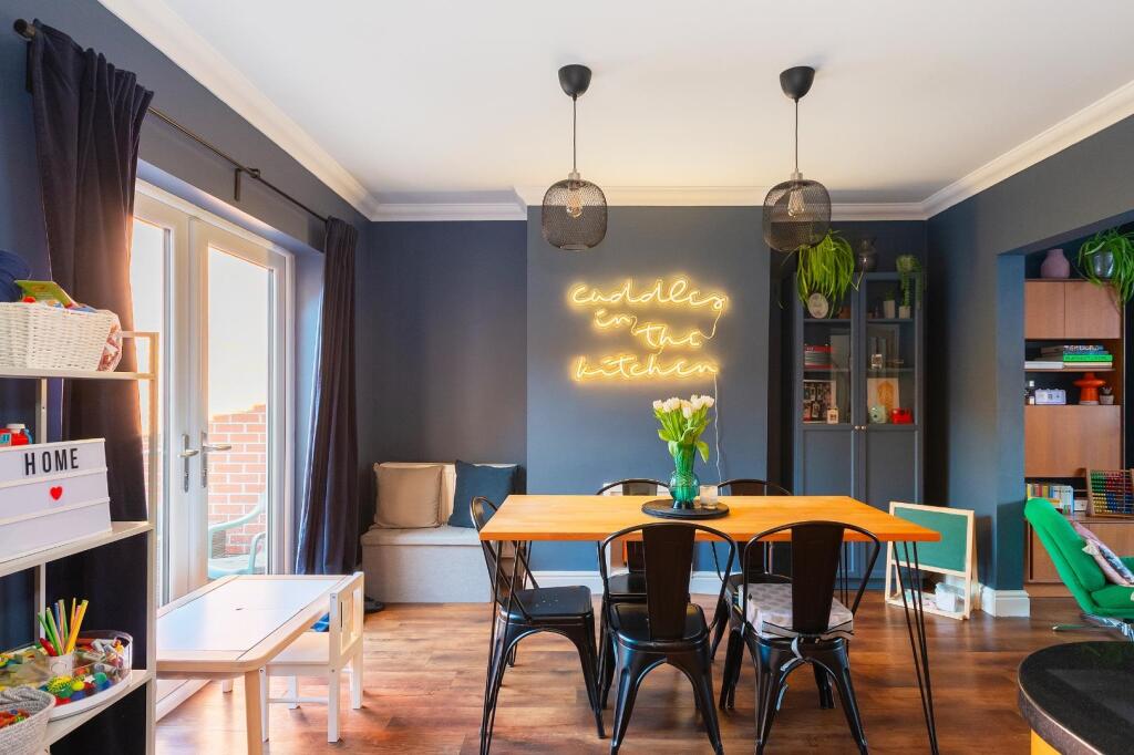 2H0S6HN - Dining Room B.jpg