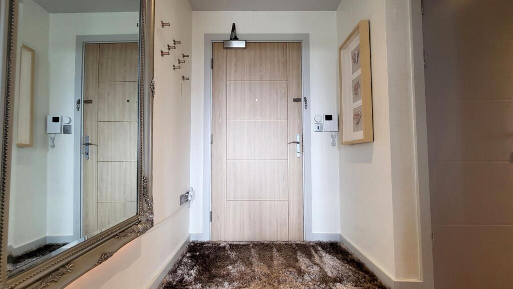Stonebow House 4C - 20 Hallway.jpg
