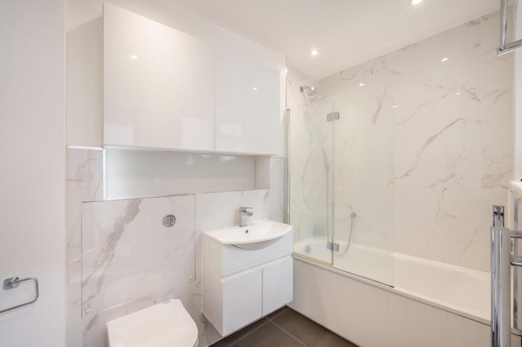 bathroom (3).jpg