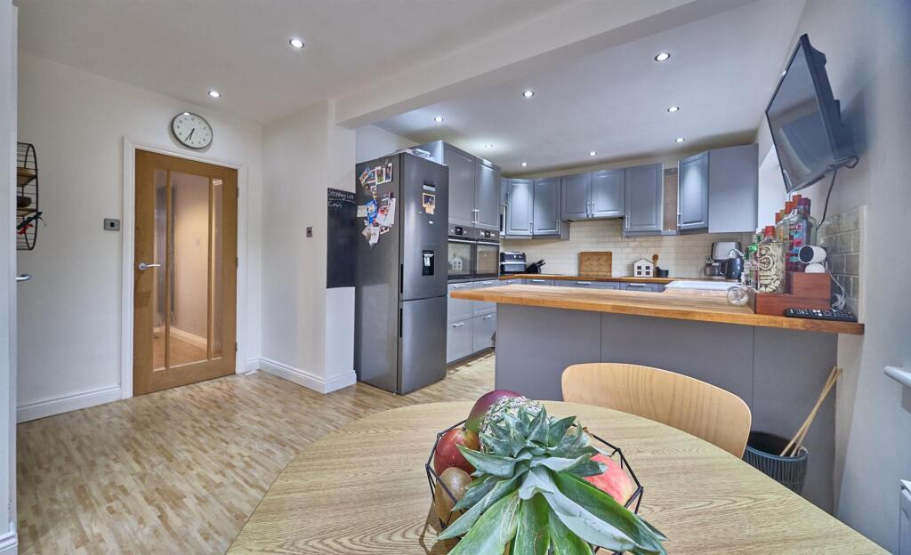 Refitted Open Plan Dining/Kitchen to Rear