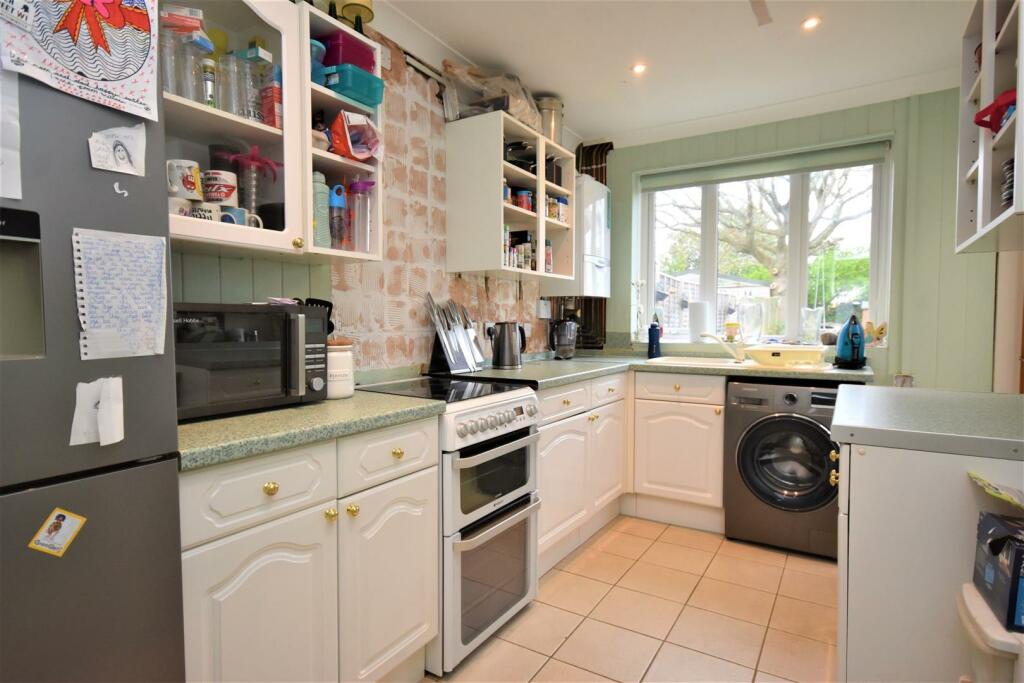 Kitchen (2).jpg