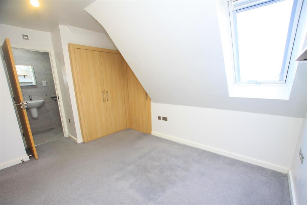Bedroom b.jpg