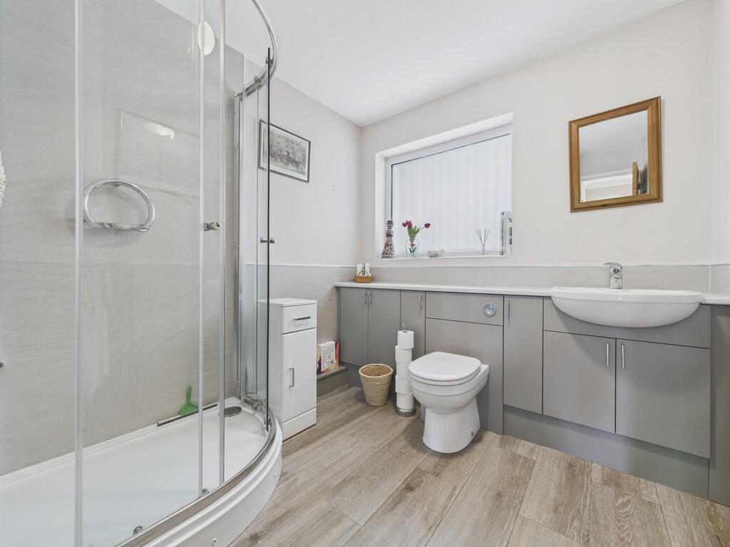 CAM04273G0-PR0136...