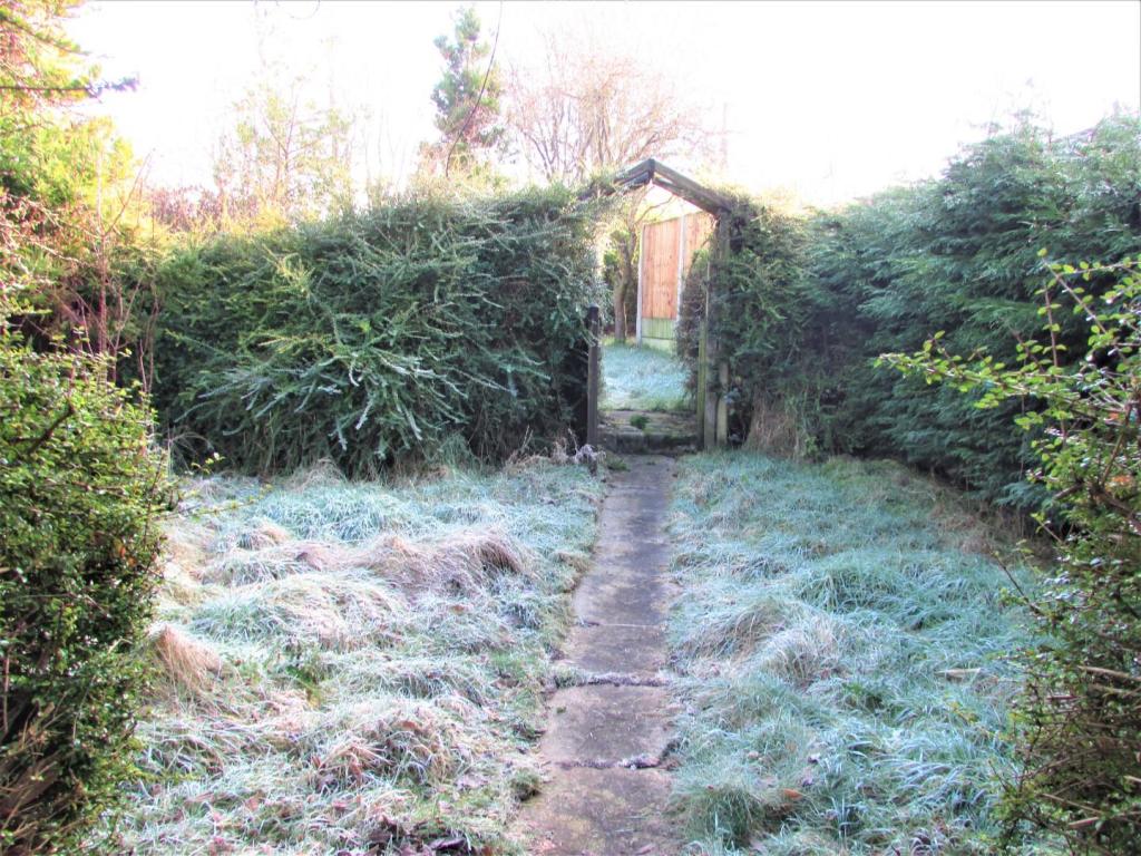 StablesMedGdn3.JPG