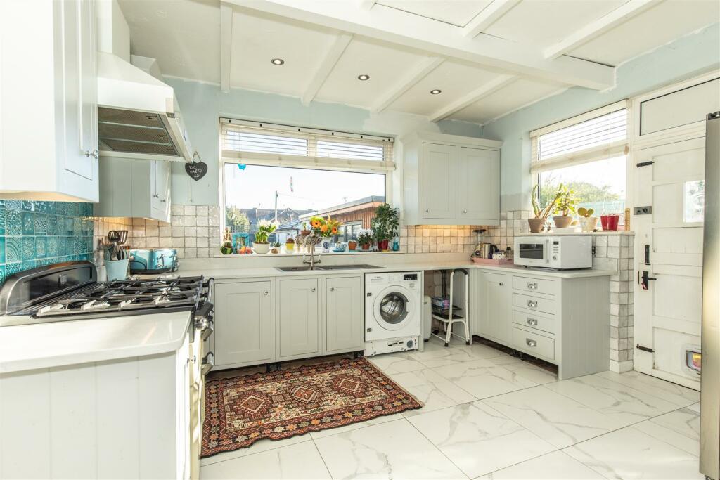 2 Balcombe Avenue19.jpg
