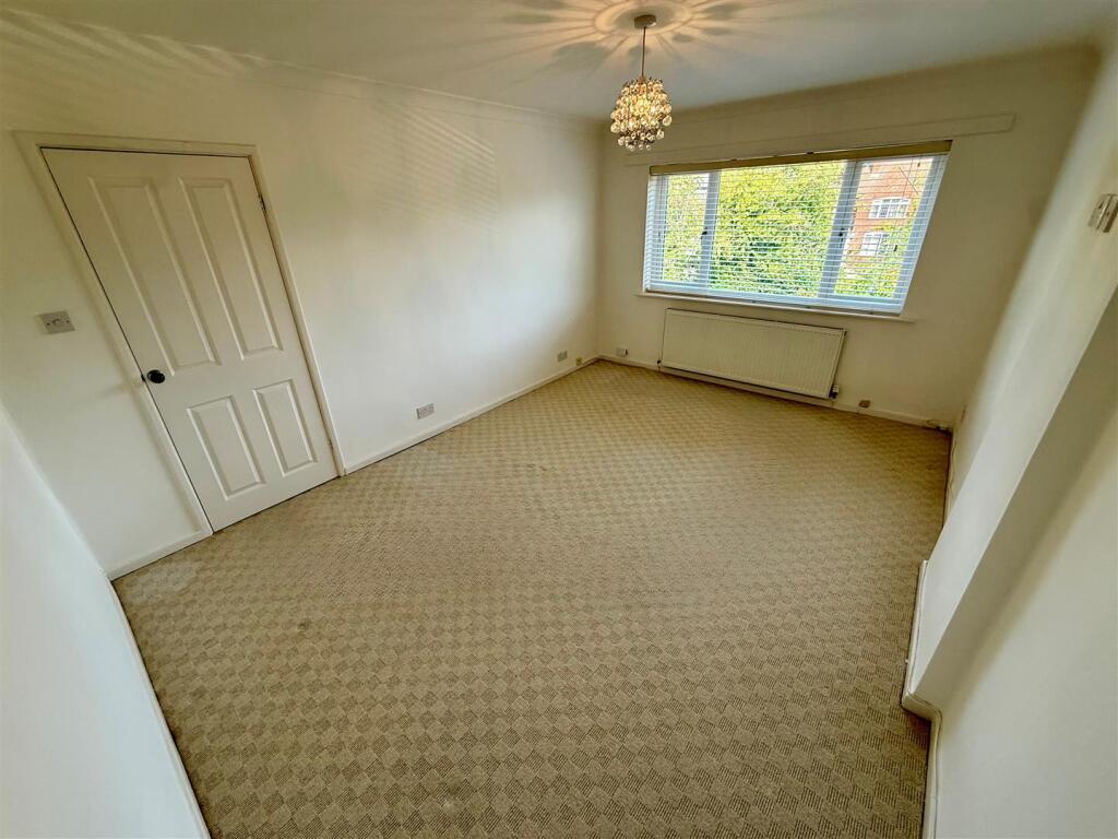 BR71 Bed1.jpg