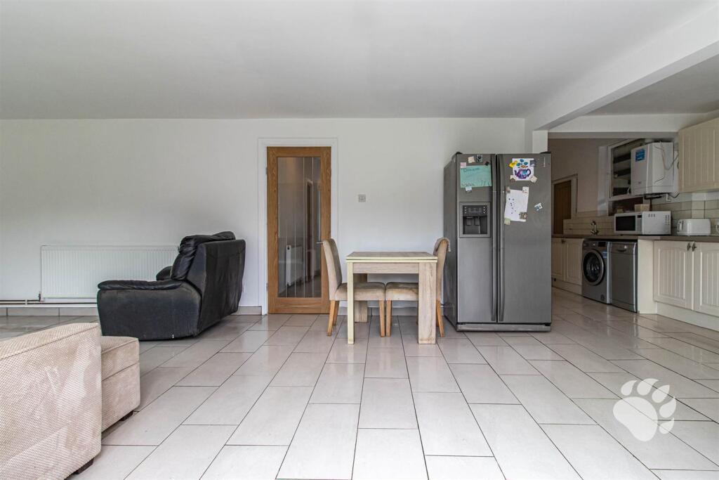 Kitchen/Dining Area
