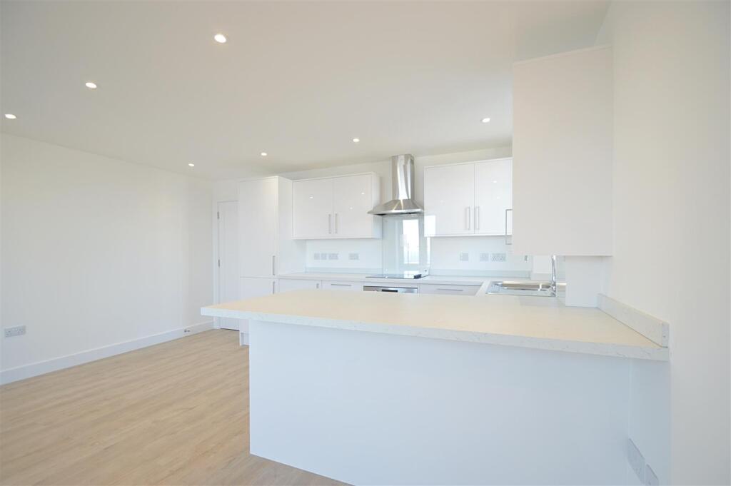6Kitchen2.jpg