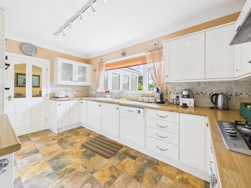 Kitchen: