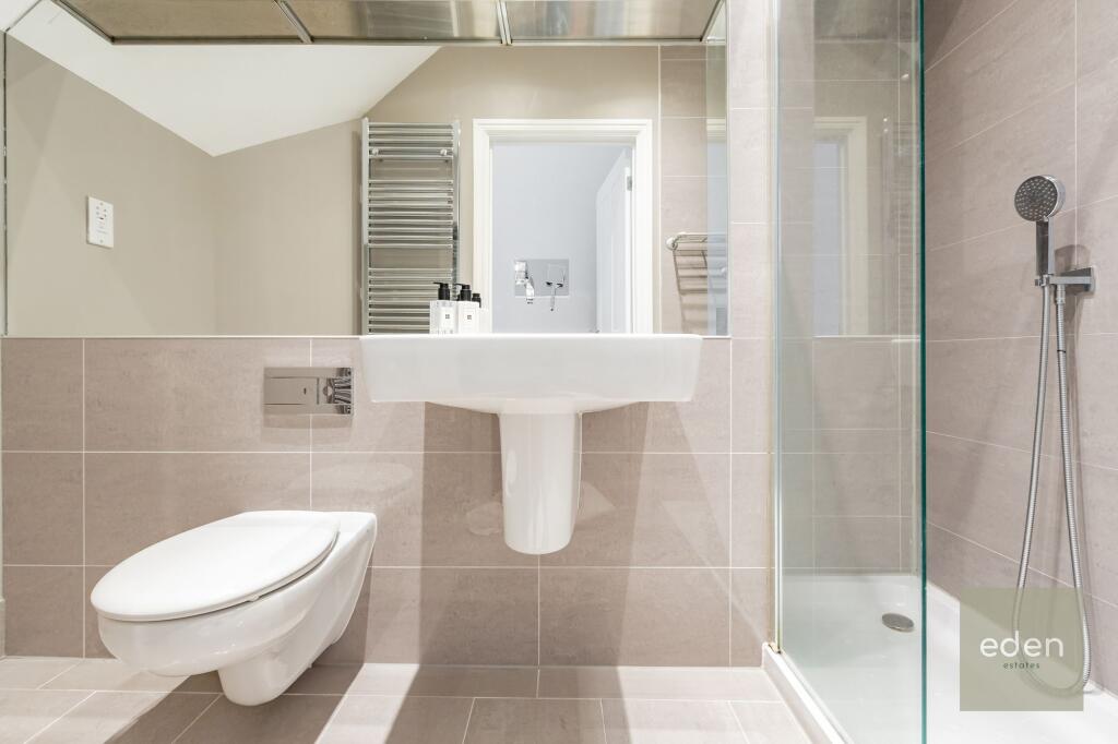 EN SUITE