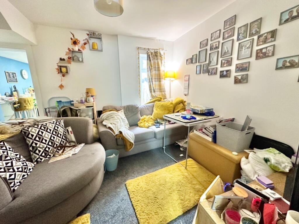 Flat 1 living room 2.jpg