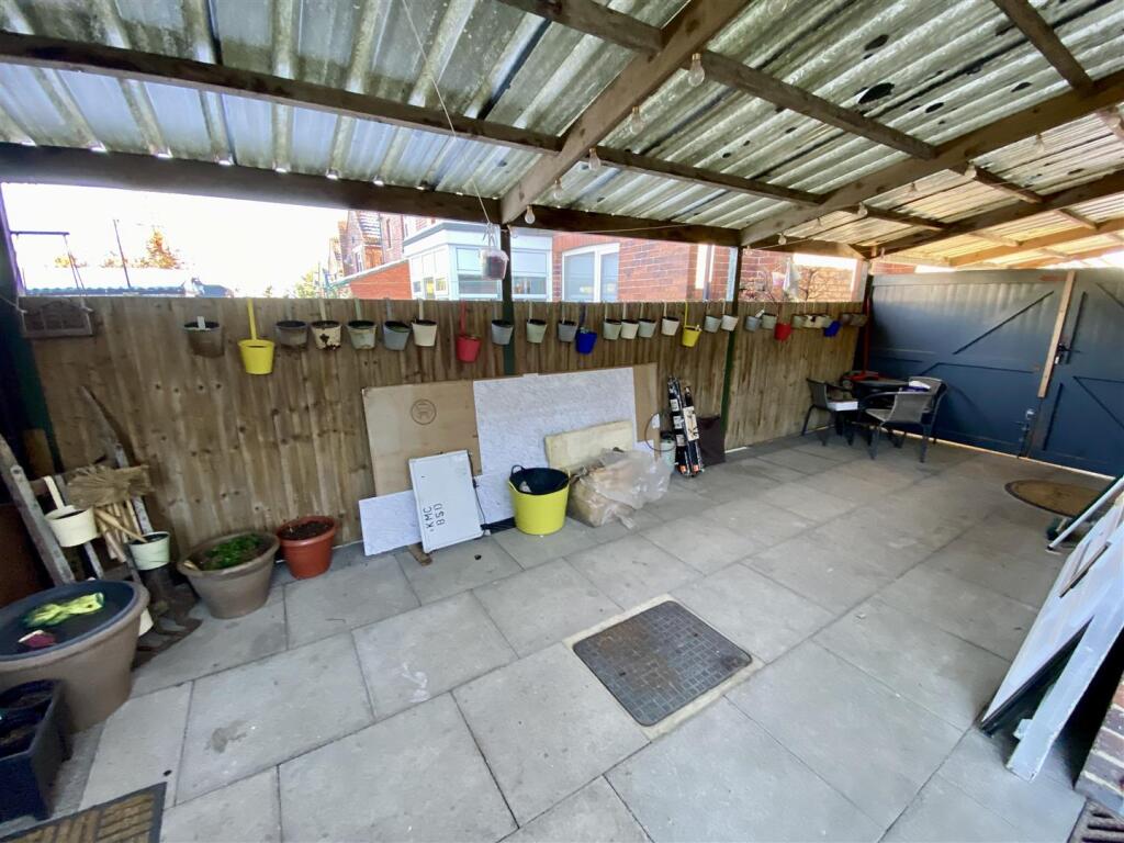Bramleys Estate Agents - Edge Top - Thornhill - De
