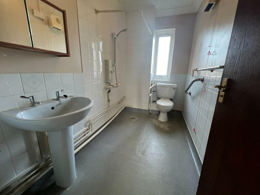 SHOWER ROOM