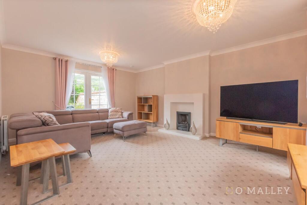 8. Living Room 1.jpg