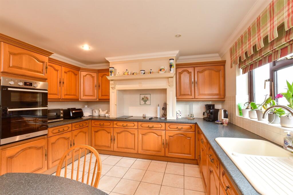 Kitchen/ Breakfast Room
