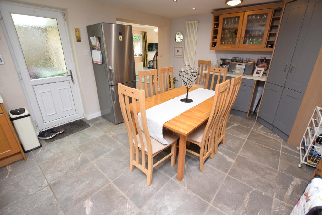 open plan kitchen/diner