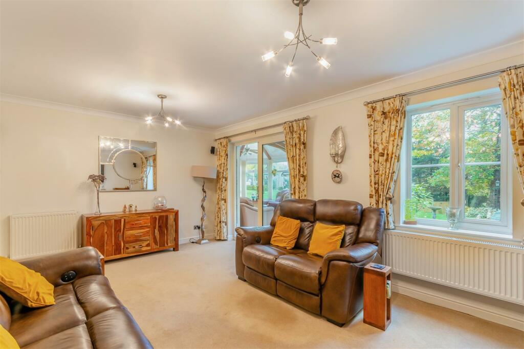 8627356-interior26.jpg