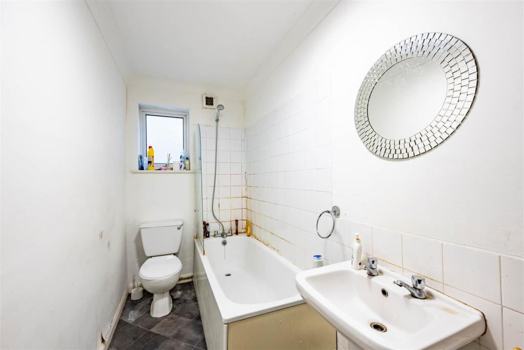Bathroom Flat 2