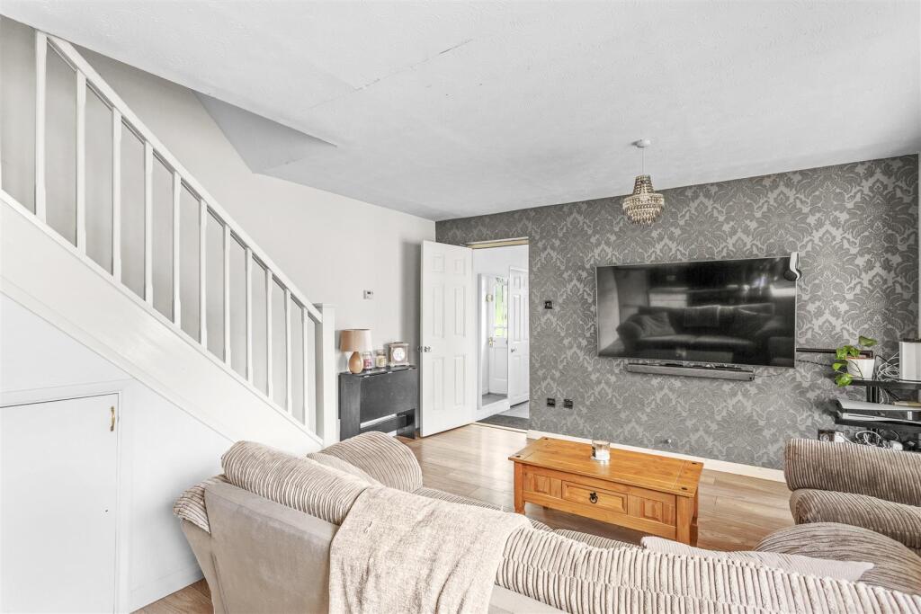 66 Lansdowne Way, HP11 1TN-5.jpg