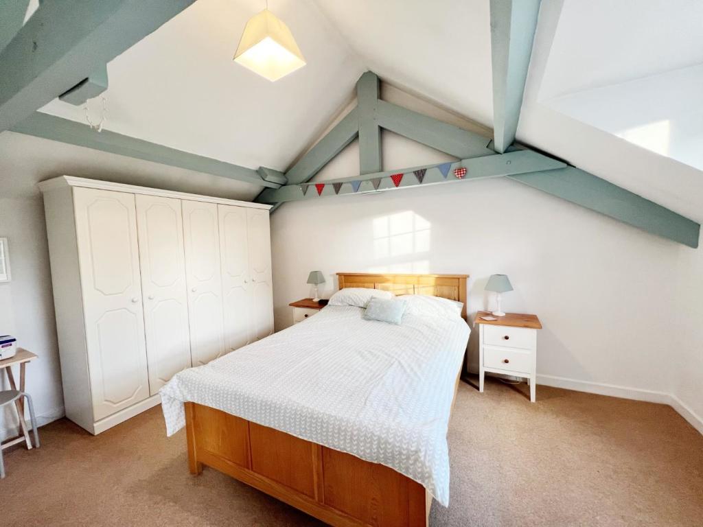Bedroom 2 pic 1.jpg