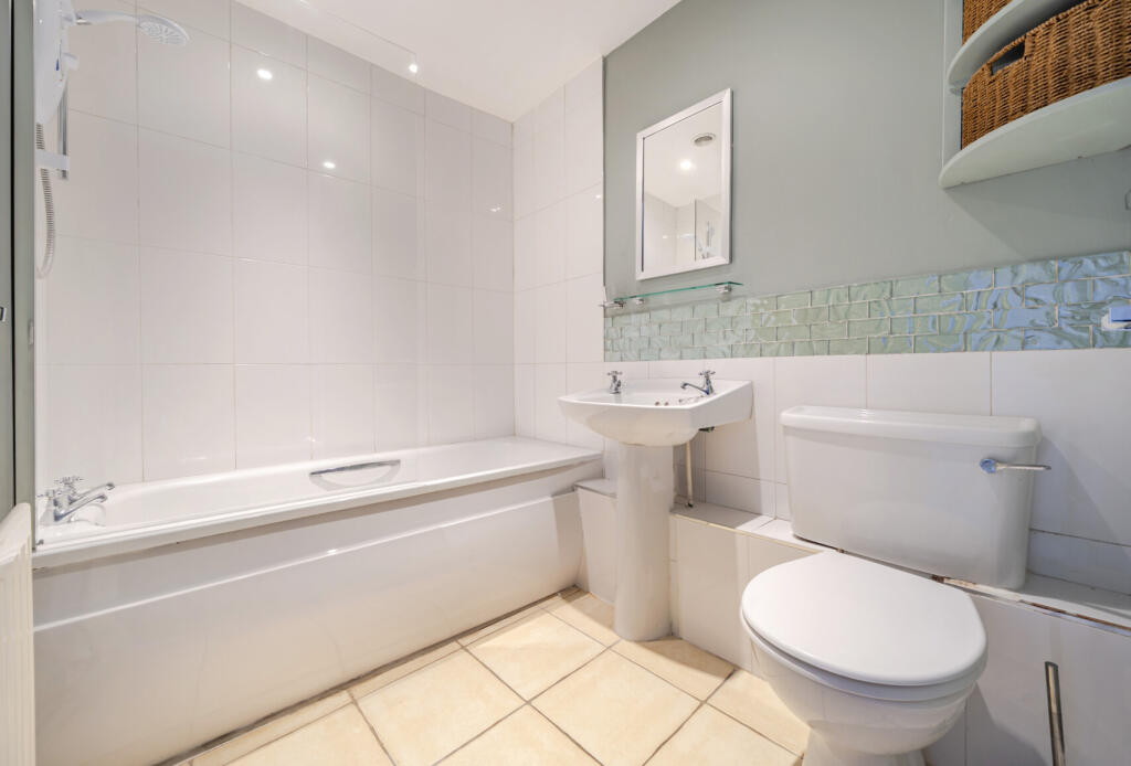 1365982-8-68efa22...