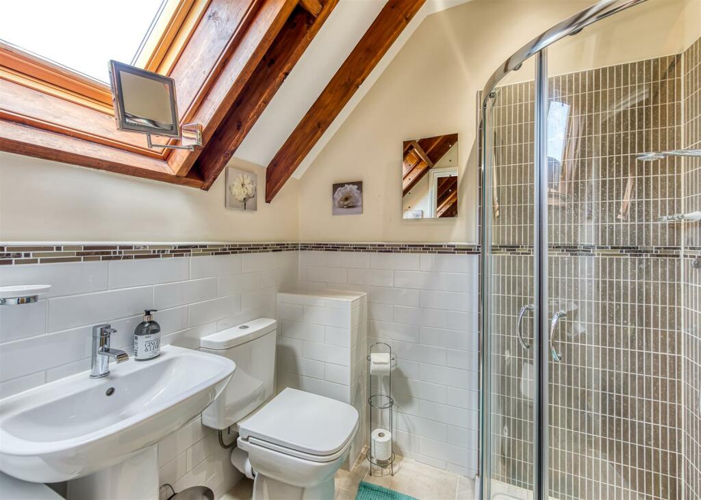 11 Cranmoor-bed2 ensuite.jpg