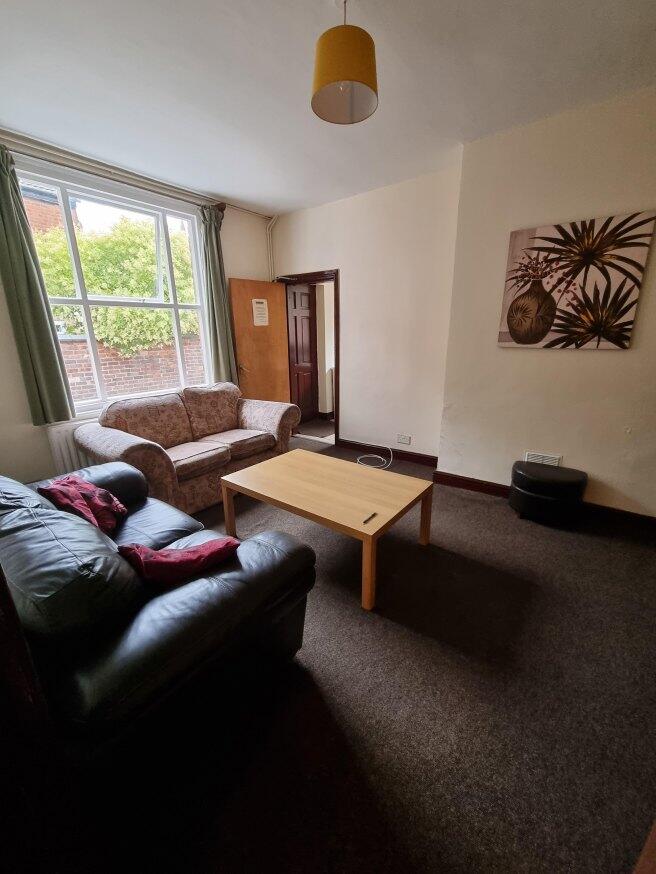 park-road-east-wv1-4px-929117