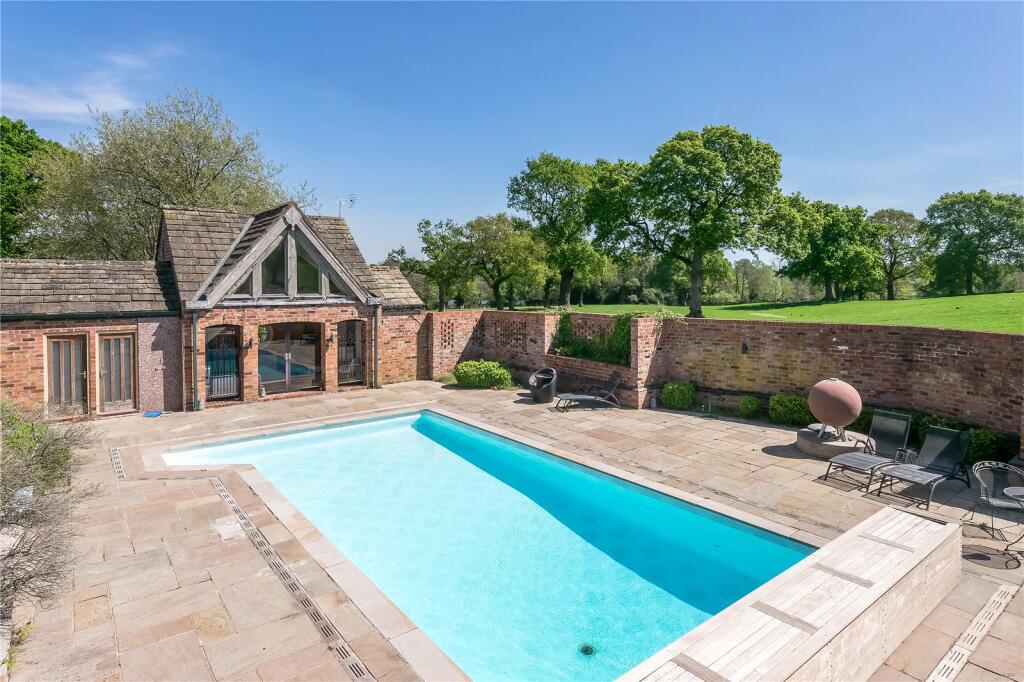 Pool &amp; Pool House