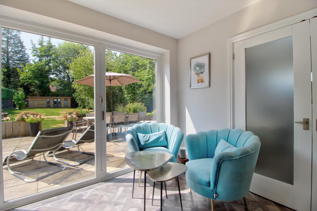 Cosy Seating to Overlook Southerly Facing Garden