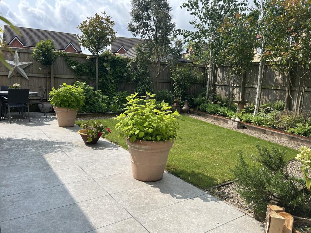 EweMove Knaresborough Garden4