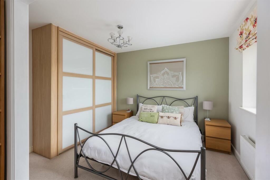 Shepherds_Hill_6_Bedroom_2-2[1].jpg