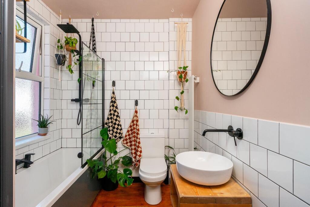 0W9SAN - Bathroom D.jpg