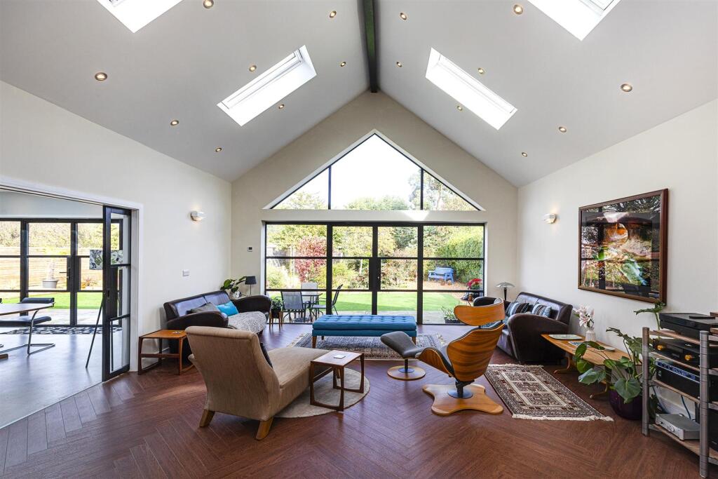 Bramleys Estate Agents - Cumberland Avenue - Fixby