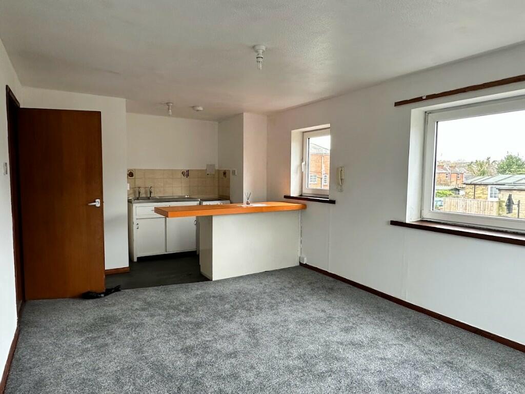 Lounge to Kitchen